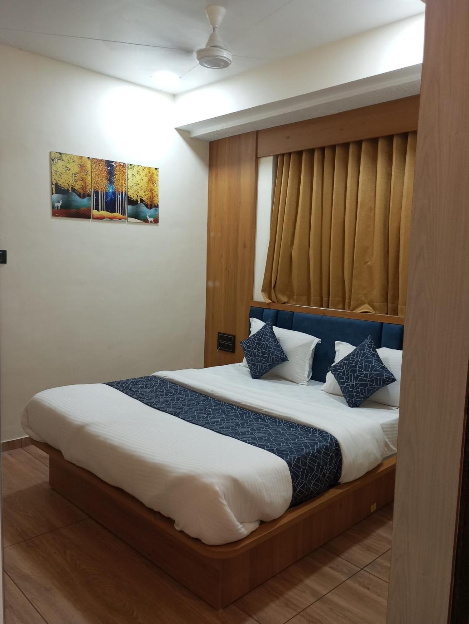 Hotel R K Villa อาเมดาบัด ภายนอก รูปภาพ